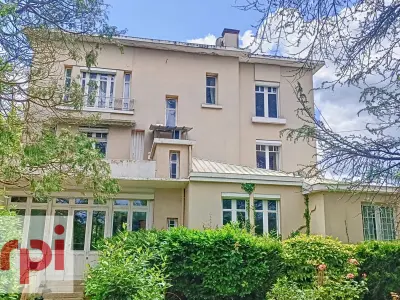 villa de 11 pièces (380 m²) à ROMORANTIN LANTHENAY